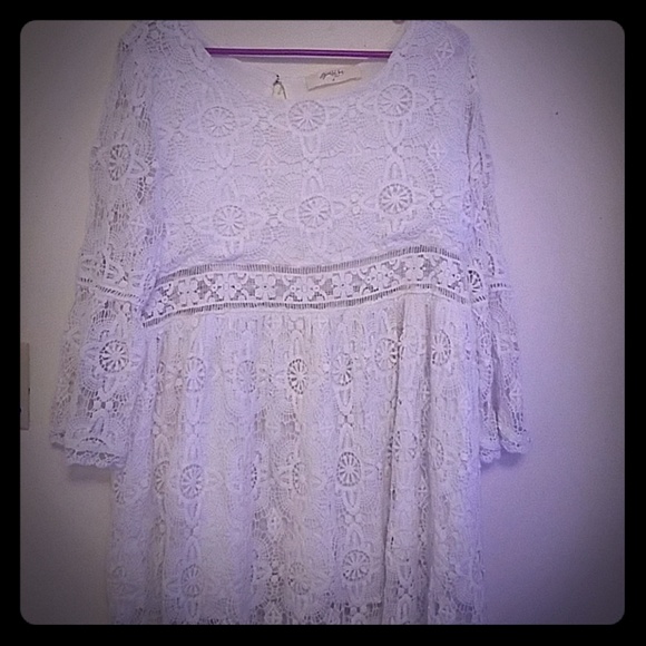 white long sleeve dress with cut out on the waist - Picture 1 of 1